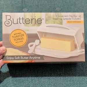 Butterie Flip-Top Butter Dish with Spreader